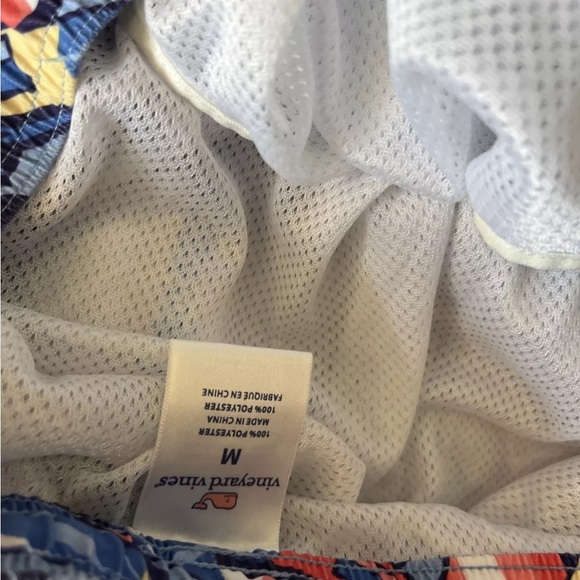 Vineyard Vines Linear Tropics Chappy Trunks Mens Medium Pink Blue Swim Shorts - Picture 9 of 9